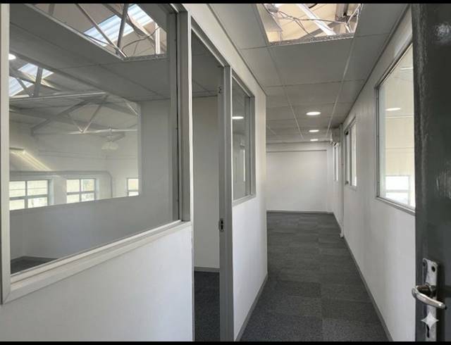 BUSINESS PROPERTY TO RENT IN CLAREMONT